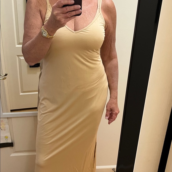 Lilly Pulitzer embroidered kaftan Burgundy/ blue size L/XL , full nude slip nwt - Picture 10 of 11